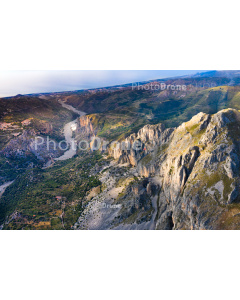 Monti Nebrodi le Rocche del Crasto viste dal drone per photo stock e progetti social