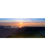 Veduta del tramonto dalle rocche del crasto con drone per photo stock
